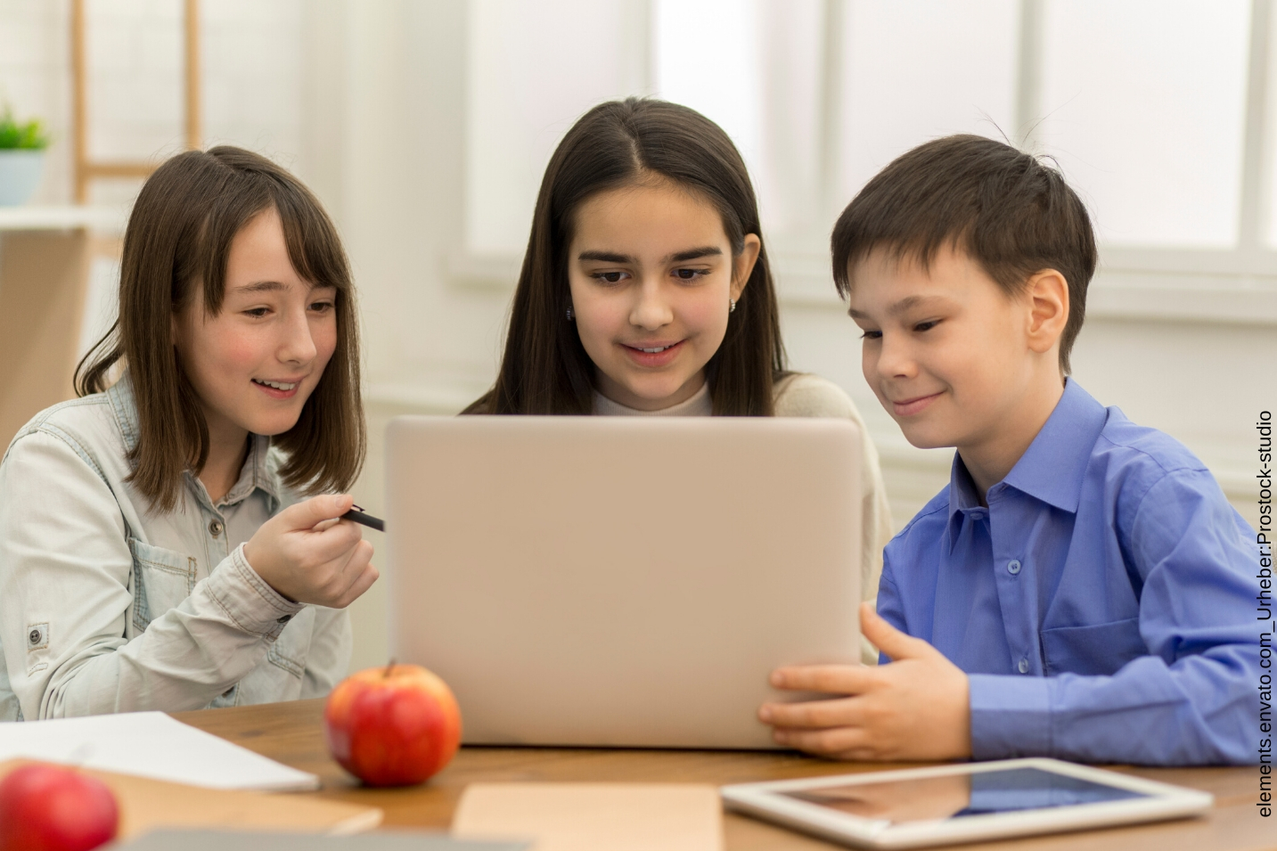 Sie erfahren was 2020 bei der Digitalisierung für Schulen getan wird. Außerdem erfahren Sie, welche Auswirkungen das auf die Schüler hat.