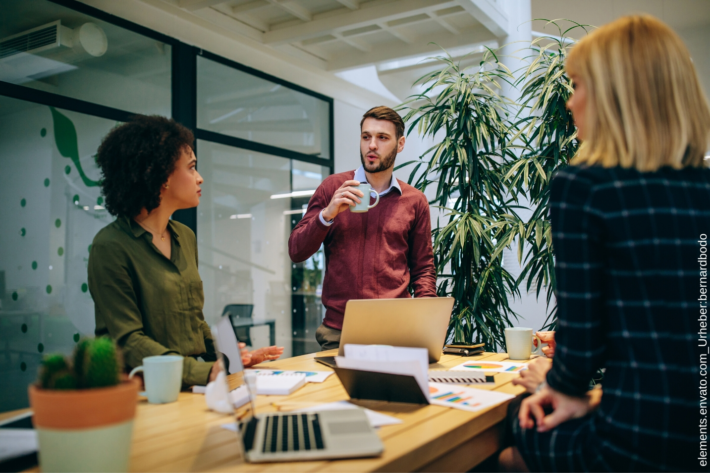 Besprechung im Familienunternehmen.