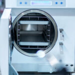 In diesem Blogartikel geht es um Autoklaven Hersteller in Deutschland. Wir nennen Ihnen die führenden Hersteller und worauf Sie achten sollten.