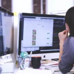 In diesem Artikel zeigen Wir Ihnen detailliert auf welche möglichen Berufe Sie nach dem Wirtschaftsinformatik Studium erwarten können