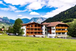 Innovation mit Aussicht – Wie alpine Hotels neue Maßstäbe in Service und Technik setzen